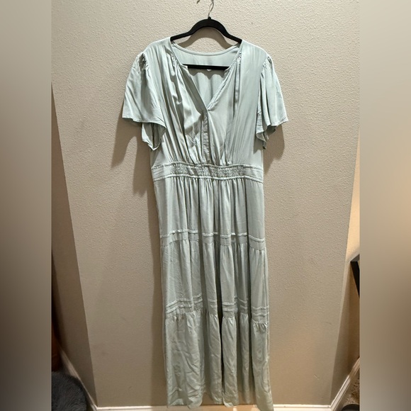 Elegant Light Green Maxi Dress - Picture 1 of 5